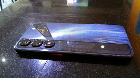 Used smartphone in good condition - Gaming phone with triple rear cameras