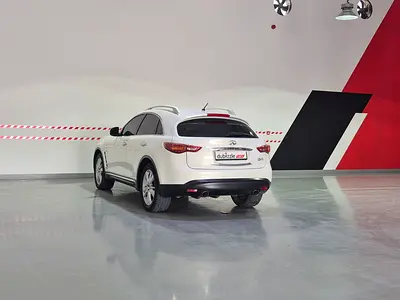 2016 Infiniti QX70 — фото 8