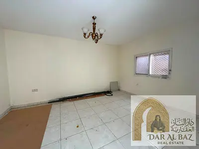 **فيلا طابق واحد 4 غرف للإيجار في الرفاعة – الشارقة* فيلا تضم 4 غرف نوم وصالة ومجلس وغرفة خادمة وغرفة حارس، مع حوش كبير وموقف سيارات. بسعر105,000 درهم