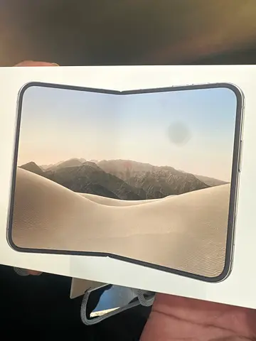 Foldable iphone duo with large inner display - sealed TDRA middle east version 512gb star white colo