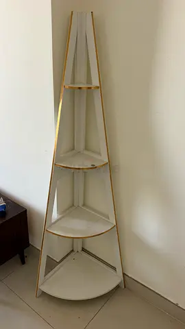 Corner triangular 4-tier wooden display shelf - white & light wood