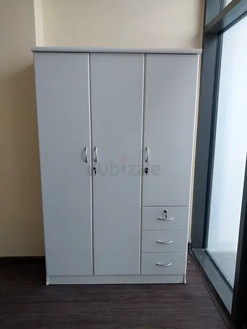 White 3-Door Wardrobe with 3 Drawers - Good quality