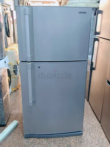 Hitachi fridg big size like new condition neat clean price 850