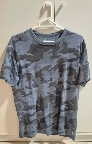 American Eagle men's grey camo t-shirt - size M