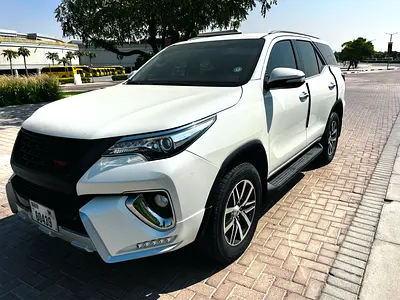 2017 Toyota FORTUNER — фото 3