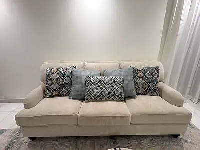 Beige 3-Seater Sofa with Cushions - Good Condition أريكة بحاله ممتازة حجم كبير