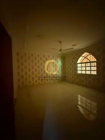 فيلا للبيع في الصبخة الشارقة 10,000 قدم مربع زاوية على شارعين دخل سنوي 230,000 درهم تملك حر للمواطنين الإماراتيين ودول مجلس التعاون الخليجي