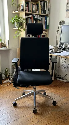 Steel case office chair used like new
