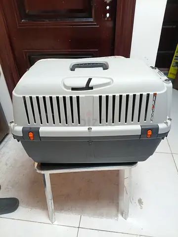 Sturdy Plastic Pet Carrier / Travel Crate - Medium Size