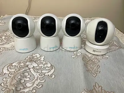 Set of 4 indoor Wi‑Fi security cameras (Uniarch + Ezviz) - working