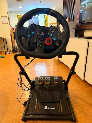 Logitech G29 Driving Force Racing Wheel – Almost New With Gamertek Stand from geekay gaming store