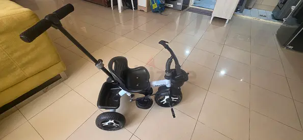 Child's Ride-On Tricycle with Parent Push Handle