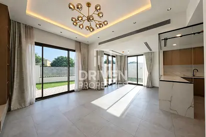 Upgraded | Corner Unit | Closed Kitchen | Vacant
