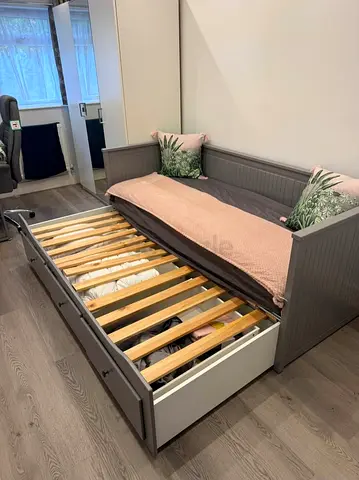 ikea hemnes daybed with 2 mattresses - great condition