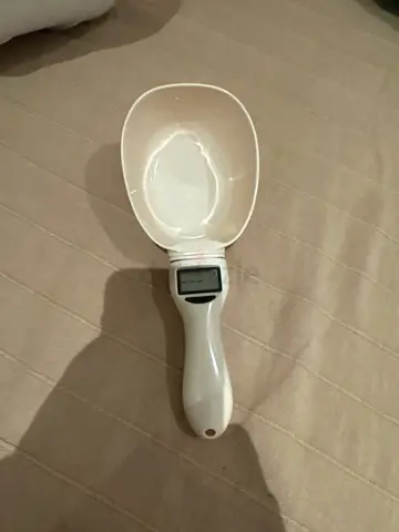 Digital Kitchen Measuring Scoop with LCD Scale - White