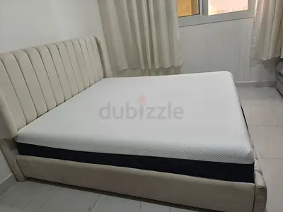 🛏️ Queen Size Bed with Mattress – Excellent Condition – AED 850