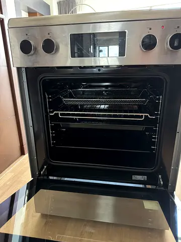 Built-in stainless steel electric 4-burners cooker + oven, like new