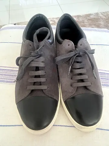 Hugo Boss Men's grey suede sneakers with black toe cap - size 42