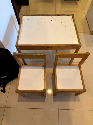 Children’s play table + chairs