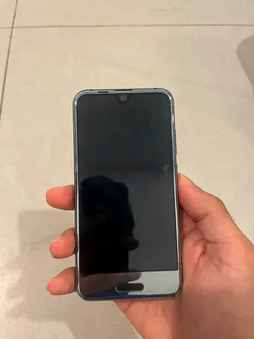 Used Samsung Galaxy smartphone - good condition with case