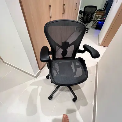 Herman miller Aeron remastered size B fully loaded