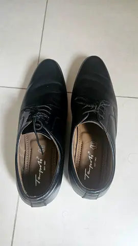 Tampoli Pair of black men's leather dress shoes - size likely EU 42