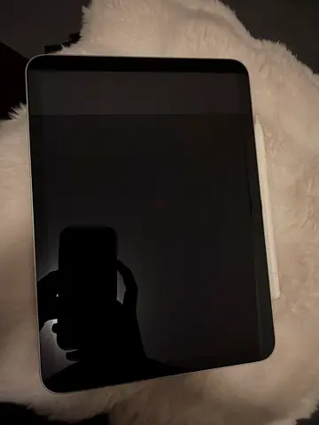 iPad A16 WIFI with Apple Pencil — perfect condition