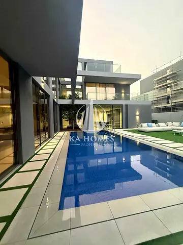 🌿🏡 مسار الشارقة | عِش رفاهية الفخامة واستمتع بسحر الطبيعة في منزل أحلامك! ✨❤️