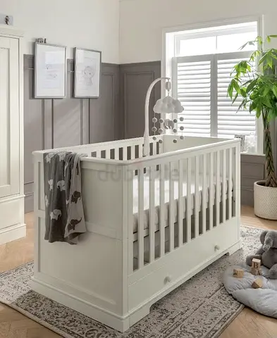 White Wooden Baby Crib with Under-Storage Drawer