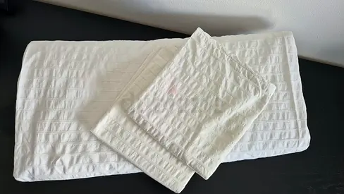 White Duvet & 2 x Pillow Cases - Good Condition
