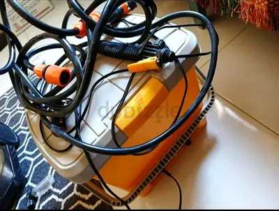 Compact electric pressure washer