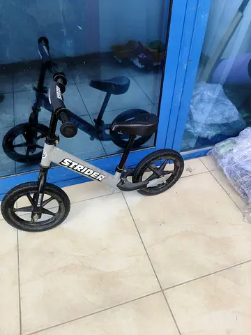 Strider balance bike - lightweight toddler running bike