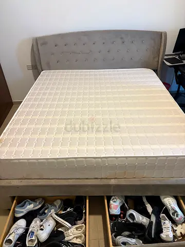 King size bed with mattress 500 dhs