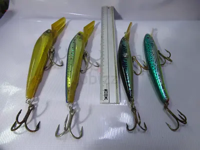 SET OF LARGE GAME BRANDED DIVING FISHING LURES