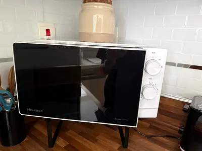 Hisense Compact Countertop Microwave - Good Working Condition