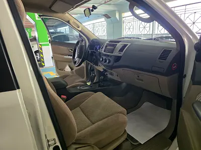 2012 Toyota FORTUNER photo 6