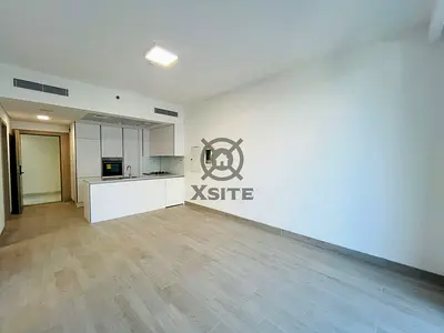 Modern 1 BR + Study | Fitted Kitchen | Community View