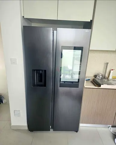 Samsung family hub refrigerator digital side by side freezer water dispenser ice maker smartThinQ