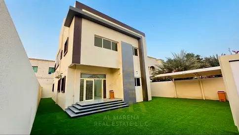 فيلا بالروضة 2 – بعجمان بجوار المسجد مباشره |  طابقين وروف 6 غرف نوم ~ 5500 قدم ~ حوش واسع + سعر شامل الكهرباء والمياه والمكيفات تملك حر