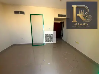 موقع مميز على مخرج شارع الشيخ محمد بن زايد، مع مساحة كبيرة جدًا وتصميم مناسب للعائلات الباحثة عن الراحة والمساحات الواسعة.