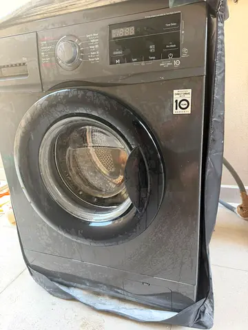 LG front-load washing machine with a 9kg capacity and Inverter Direct Drive technolog