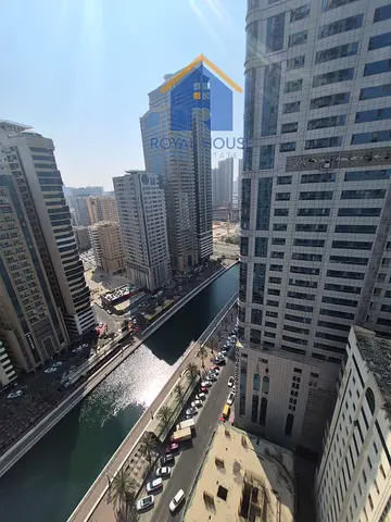 شقة 3 غرف نوم للبيع بمساحة 2485 قدم مربع