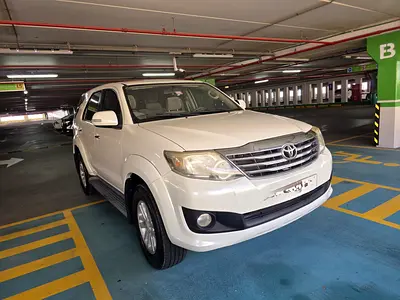 2012 Toyota FORTUNER photo 2