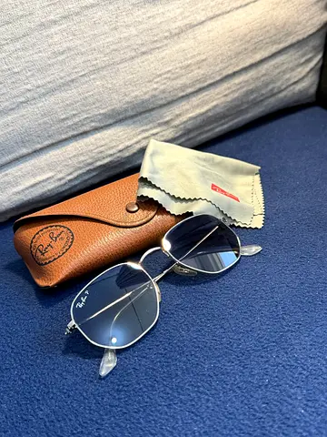 Ray-Ban Metal Sunglasses with Case and Cleaning Cloth