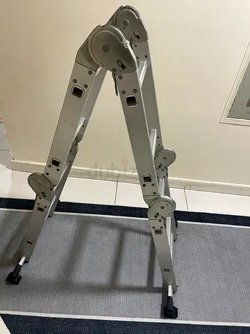 Multi-position folding Aluminum Ladder – 8 Steps, 2.4 m - sturdy, adjustable (used)