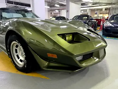 Corvette C3 1979 RestoMod in Olive Green