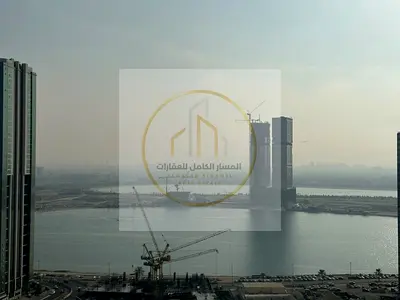 غرفة ماستر وصاله في الممزر مع باركينج مجاني خزائن بالحائط بلكونه مساحات واسعه اطلاله بحريه