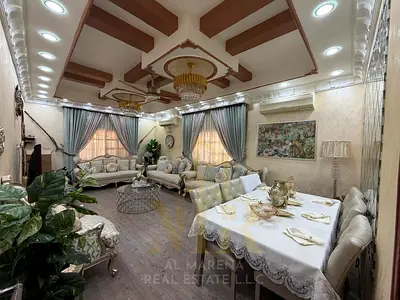Al Rawda 1, Ajman – Strategic location. Residential and commercial villa with an 18-meter setback in front. Features 5 master bedrooms; 5,000 sq. ft.