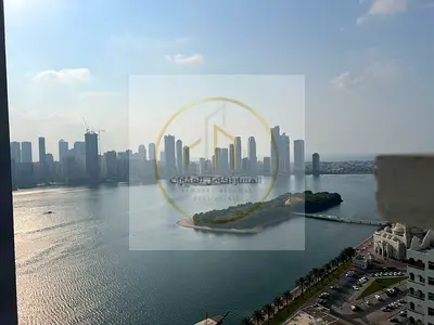 شقة للإيجار في المجاز 1 الشارقة غرفتين وصالة إطلالة بحرية مفتوحة وبلكونة | تكييف ومسبح وجيم وباركنج مجاناً | غرفه ماستر بـ 65 ألف وتسهيلات حتى 6 دفعات