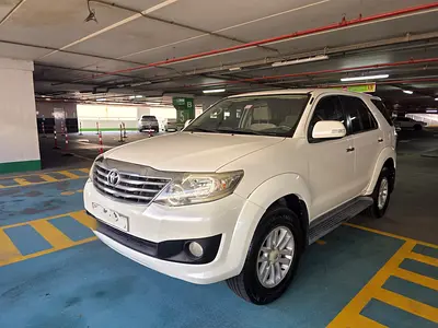 2012 Toyota FORTUNER photo 1